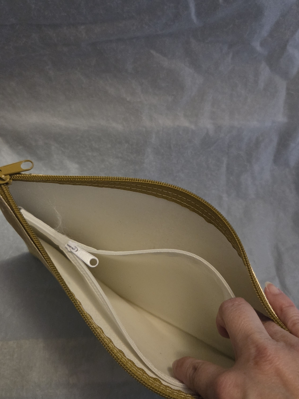 Metallic Gold Star Pouch - Picture 2 of 2